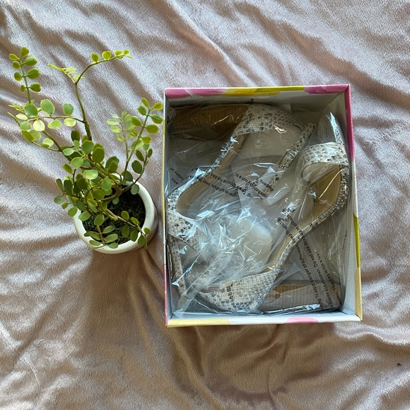 Delicious - SZ: 11 - CL: Beige Python - Picture 3 of 8